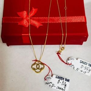 Authentic real gold necklace 18 K. Chanel style.